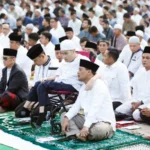 Merakyat, Ahmad Luthfi Salat Ied Berbaur dengan Ribuan Warga di Lapangan Simpanglima Kota Semarang