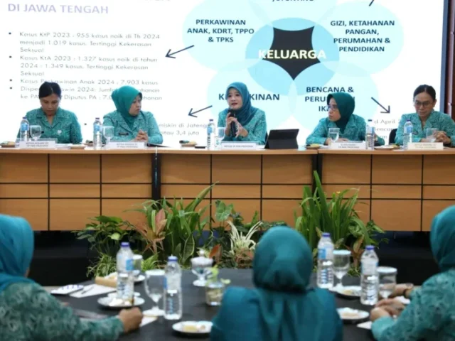 Tips Public Speaking dan Atasi Grogi, Istri Wagub Jateng Nawal Arafah Yasin Ajak Pengegrak PKK Fasih Cas Cis Cus