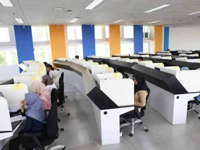 Ramai-Ramai Berburu “Kursi” di Kampus UGM, 20.615 Peserta Ikut UTBK-SNBT