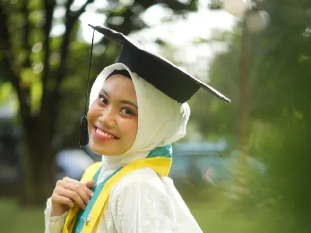 Ikut Jalur Fast Track, Siti Fadila Bisa Lulus S2 UGM di Usia 22 Tahun