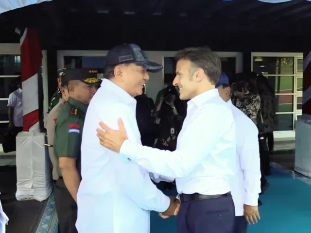 Menhan Sjafrie Temani Presiden RI dan Presiden Prancis Kunjungi Lab Bahasa di Akmil