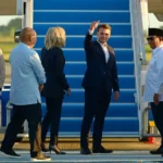 Presiden Prabowo Antar Langsung Keberangkatan Emmanuel Macron ke Singapura