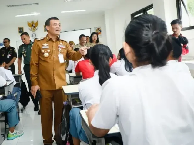 Update 139 SMA dan SMK Swasta Gratis di SMPB Jateng 2025 Program Gubernur Ahmad Luthfi