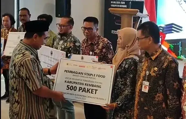 Pemprov Jateng Salurkan Bantuan untuk Ratusan Perempuan Rentan di Rembang