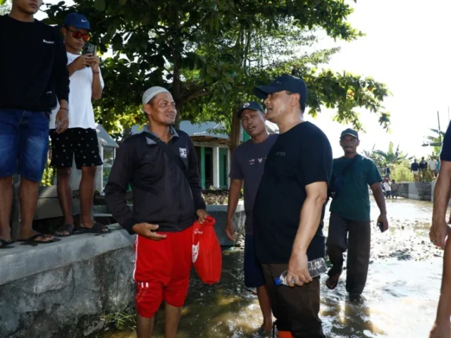 Kunjungi Lokasi Banjir Rob Sayung Demak, Ahmad Luthfi Penuhi Harapan Warga
