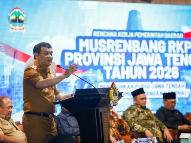 Ahmad Luthfi Tergatkan Produksi Padi di Jateng Capai 9 Juta Ton pada 2026