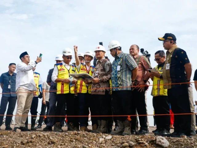 Ahmad Luthfi Cek Kolam Retensi Terboyo dan Sriwulan, Tanggul Laut akan Difungsionalkan pada Januari 2026