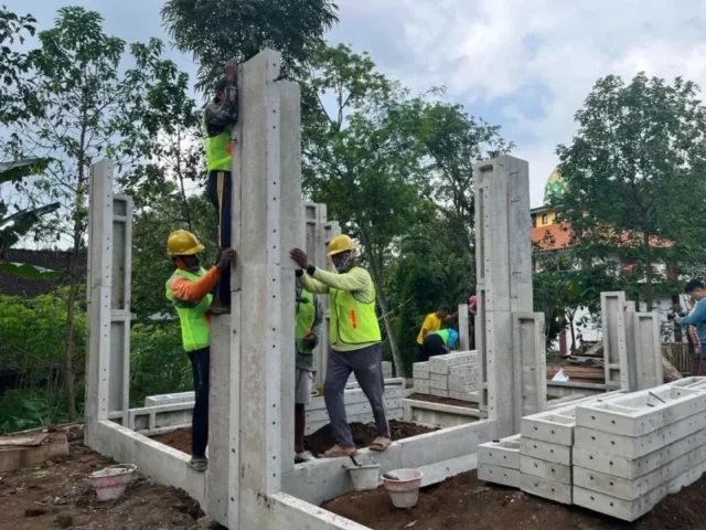 Bantuan Perbaikan Rumah dari Gubernur Ahmad Luthfi Terealisasi, Wagiman Sambut Bahagia