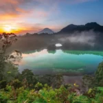 Pesona Telaga Warna Dieng: Keajaiban Alam yang Selalu Berubah Warna