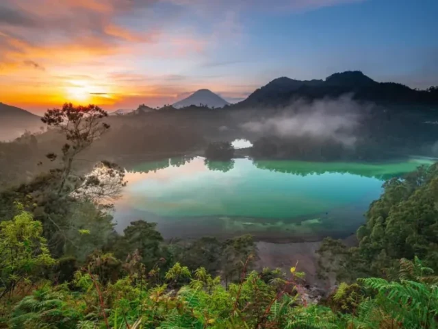 Pesona Telaga Warna Dieng: Keajaiban Alam yang Selalu Berubah Warna