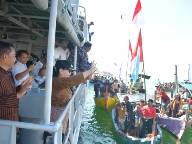 Perkuat Nilai Budaya, Wali Kota Semarang Ikut Tradisi Sedekah Laut Tambaklorok