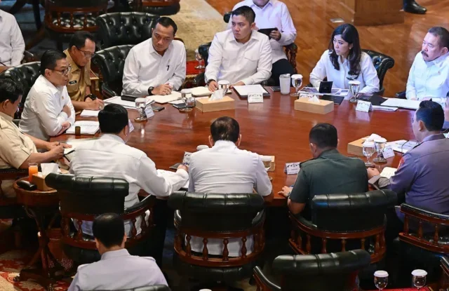 Panggil Sejumlah Menteri di Hambalang, Presiden Prabowo Bahas Kondisi Global dan Strategi Nasional