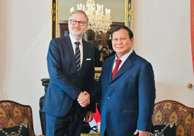 Transit di Praha, Prabowo Bertemu PM Ceko