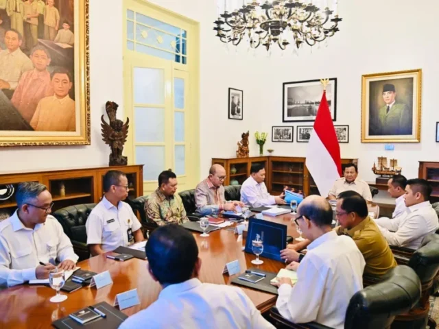 Pembahasan Tanggul Laut Jawa, Prabowo Pimpin Rapat Terbatas