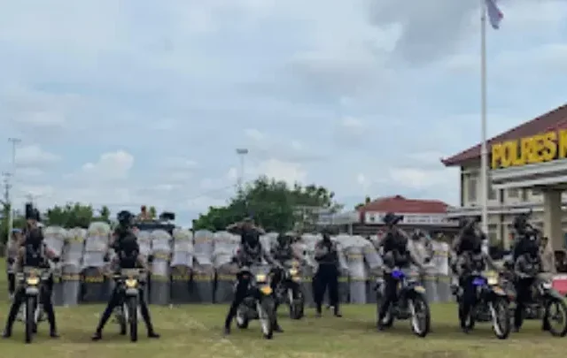Tingkatkan Kemampuan Personel, Polres Klaten Gelar Latihan Pengamanan Kerumunan Massa