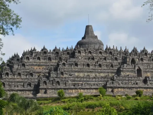Menjelajah Keindahan Candi Borobudur