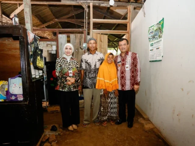 Kala Ahmad Luthfi Turun Langsung Cek Penerima Bantuan Perbaikan RTLH di Kendal