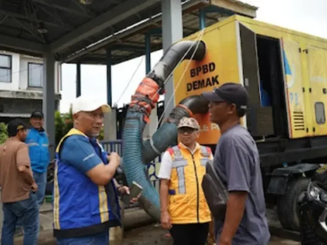 Pemerintah Jateng Tambah Pompa untuk Atasi Genangan Rob di Jalur Pantura Demak Dekat Pabrik Elektronik