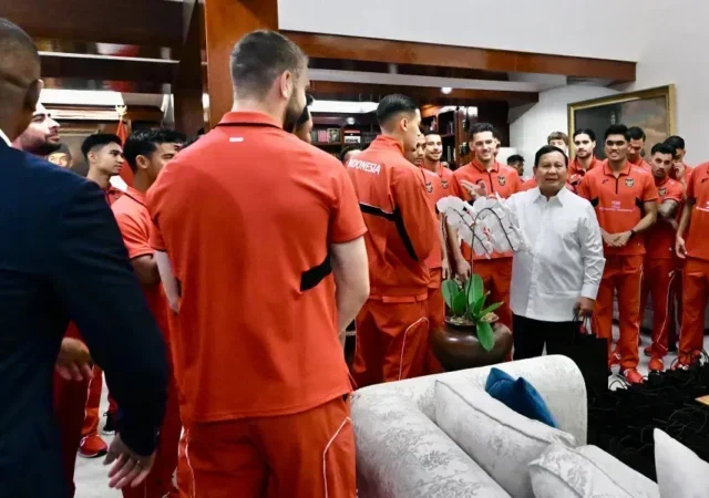 Presiden Prabowo Sambut Hangat Timnas Indonesia Usai Taklukkan Tiongkok