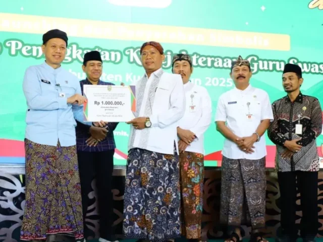 Pemerintah Kabupaten Kudus Salurkan Dana HKGS kepada 9.020 Guru Non-PNS