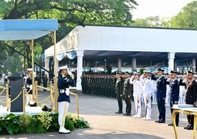 Presiden Prabowo Resmi Kukuhkan 2.000 Perwira Muda TNI-Polri dalam Upacara Praspa 2025 di Istana Merdeka