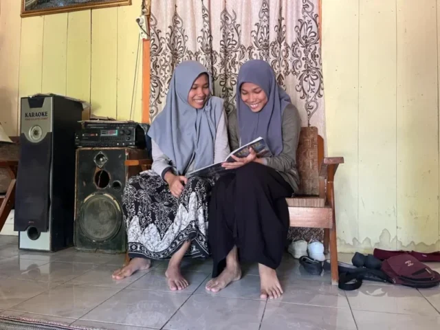 Gairah Belajar Si Kembar Menyala Berkat Dukungan Sekolah Mitra Gubernur Luthfi