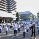Taj Yasin Ajak Warga Jaga Kesehatan Lewat Senam Massal Harganas Demi Keluarga Bahagia