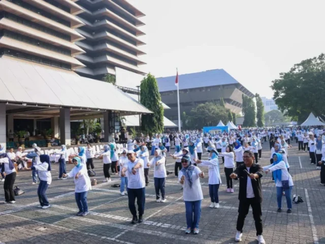 Taj Yasin Ajak Warga Jaga Kesehatan Lewat Senam Massal Harganas Demi Keluarga Bahagia