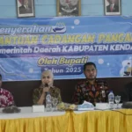 Bupati Kendal Salurkan Bantuan Sembako untuk Korban Rob di Desa Kartika Jaya