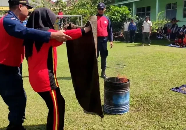 Pelajar SLB Temanggung Dapat Pelatihan Penanggulangan Kebakaran