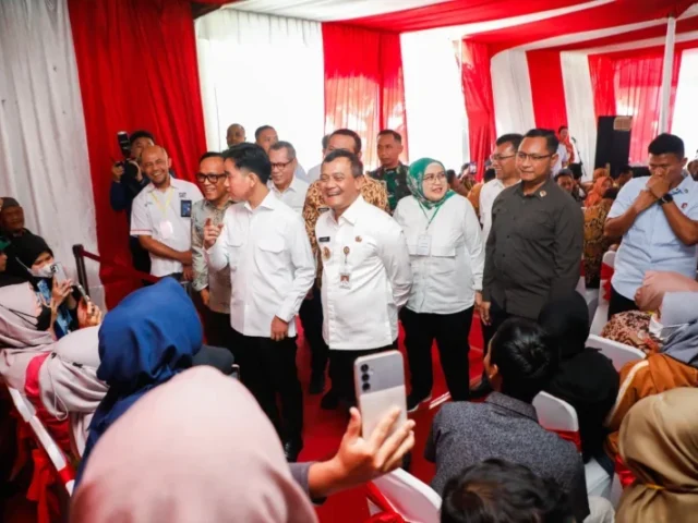 436.986 Pekerja Jawa Tengah Sudah Terima Bantuan Subsidi Upah, Ahmad Luthfi Minta untuk Kesejahteraan