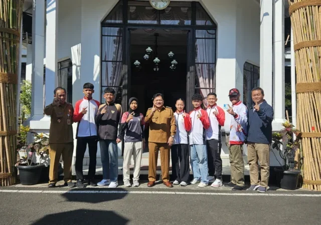 Wali Kota Salatiga Berangkatkan Atlet Wushu Menuju Tiongkok
