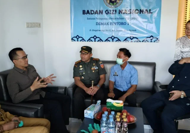 Staf Khusus Presiden Kunjungi Dapur SPPG di Demak untuk Memastikan Program MBG Berjalan Lancar