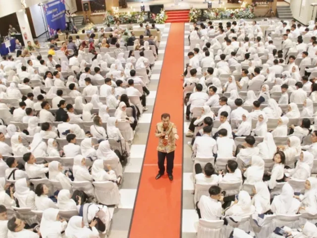 Ahmad Luthfi Berangkatkan 1.910 Mahasiswa KKN untuk Verifikasi Data RTLH