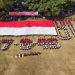 HUT Ke- 80 RI, Bendera Merah Putih Raksasa Dibentangkan Pelajar Temanggung