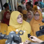 Latih Perempuan Brebes Buat Bawang Crispy, Nawal Yasin Dorong Kemandirian Ekonomi