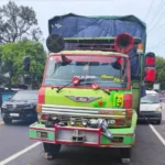 Truk Fuso Rem Blong, Tabrak Sepeda Motor di Simpang Tiga Cebongan