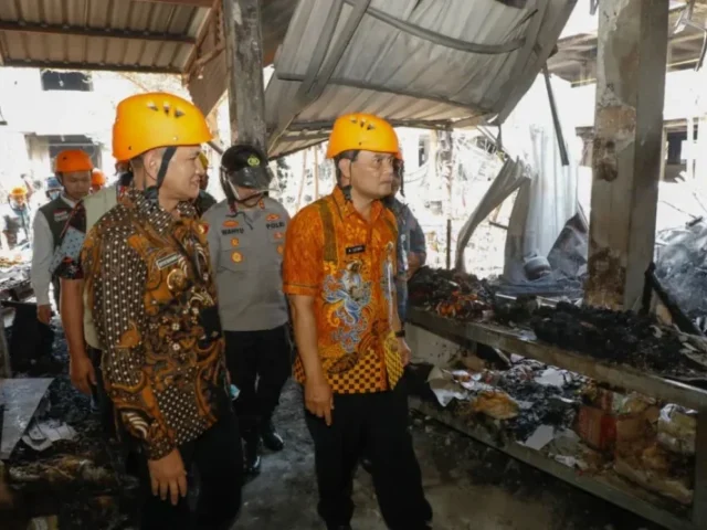 Percepatan Recovery Pasar Wonogiri, Ahmad Luthfi Gelontorkan Rp1 Miliar untuk Bangun Sarpras Darurat