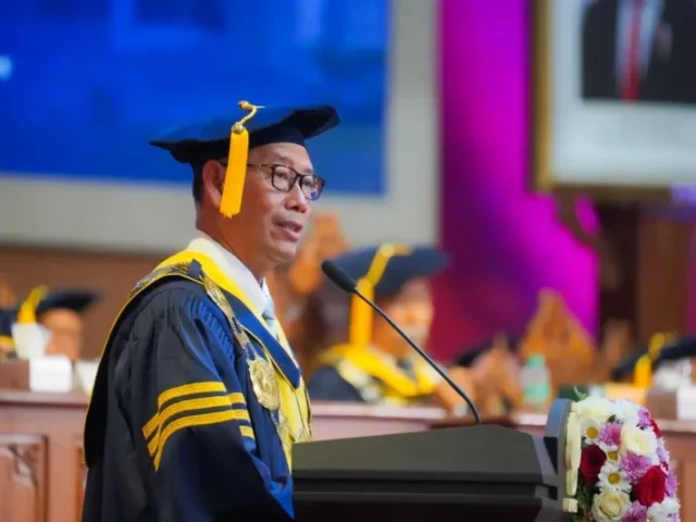 Wisuda Unnes ke-134, Lulusan Didorong Jadi Intelektual Pencerah Masyarakat