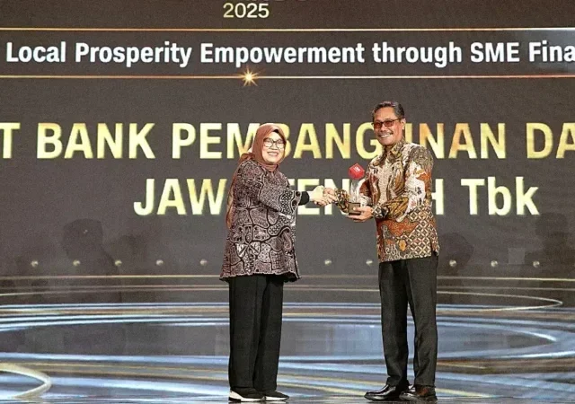 Komitmen Inklusif untuk UMKM, Bank Jateng Torehkan Prestasi di CNN Indonesia Awards 2025