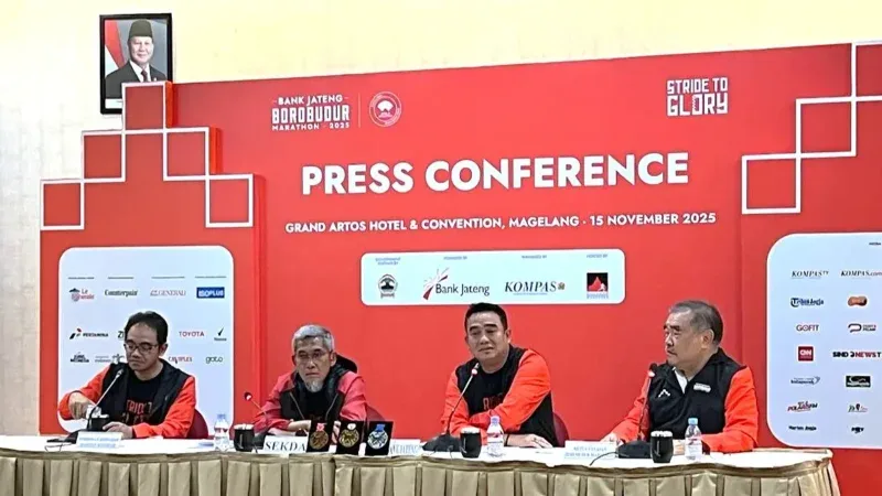 Caption foto: Pre -Race Press Conferences Bank Jateng Borobudur Marathon 2025 yang diselenggarakan di Grand Artos Hotel & Convention pada Sabtu (15/11/2025)