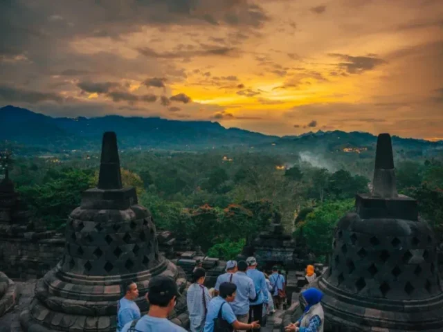 Borobudur Sunset, Pesona Senja Yang Memikat Di Candi Warisan Dunia