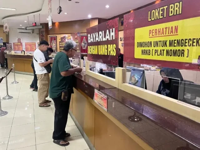 Samsat Salatiga Cek Kendaraan Terlibat Laka Lantas untuk Proses Penghapusan Data Kendaraan