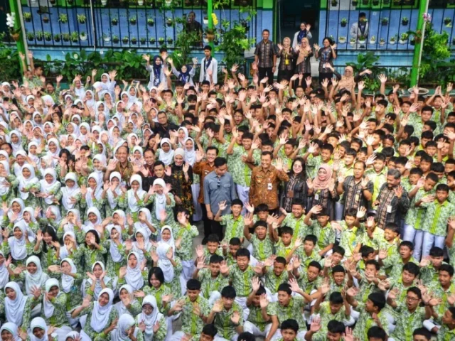 MBG Jateng Layani 6,3 Juta Orang, Wapres Gibran-Gubernur Luthfi Cek Langsung di Salatiga