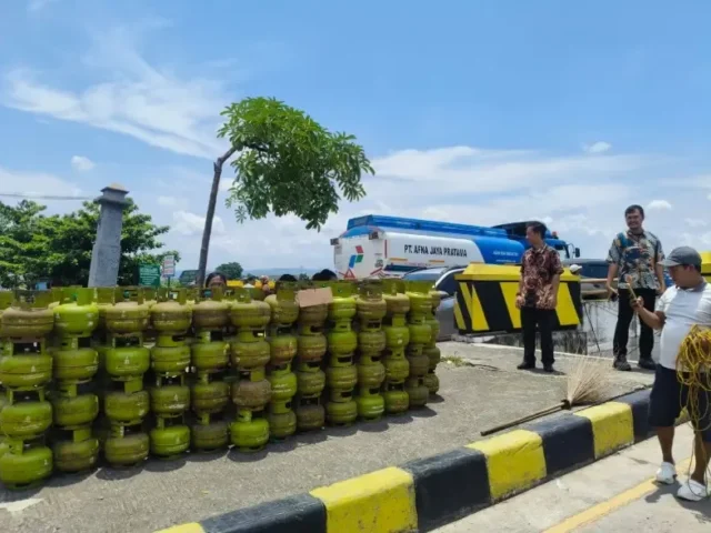 Pertamina-Pemprov Jateng Pasok 4.500 Tabung LPG 3 Kg di Wilayah Banjir