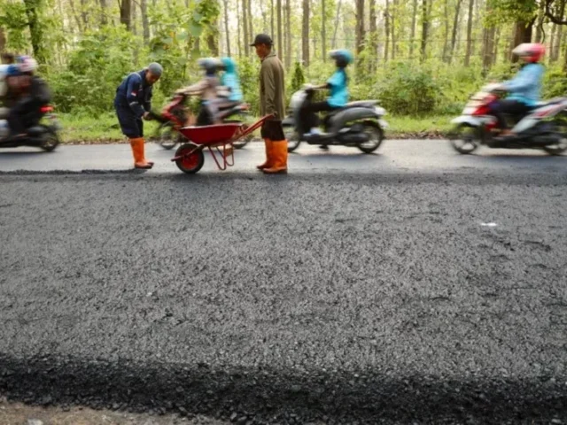 Refleksi Infrastruktur Jateng 2025, Dulu Retak Bergelombang, Kini Jalan Mulus Terbentang