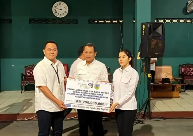 Bank Jateng & Pemkab Kudus Salurkan Bantuan untuk PKL