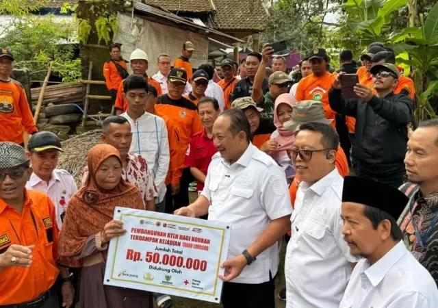 Wujud Kepedulian, Bank Jateng Bantu Bangun Rumah Korban Longsor
