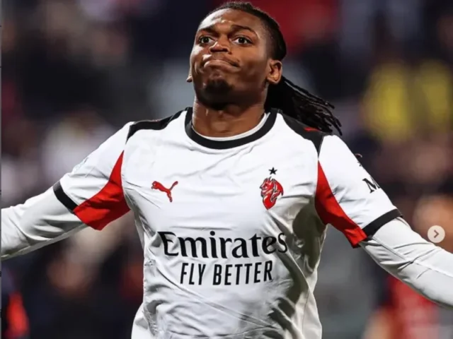 Gol Tunggal Leao Bawa AC Milan Rebut Puncak Klasemen Serie A