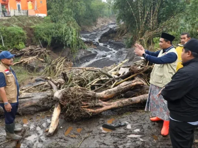Tinjau Titik Terparah Banjir Bandang Pemalang, Taj Yasin Dorong Pemerintah Pusat Perkuat Hutan Lindung